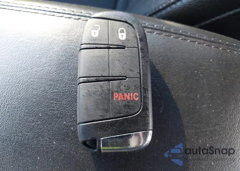 2024 Jeep Compass Latitude 4X4 z USA, uszkodzony, nr VIN 3C4NJDBN1RT606944